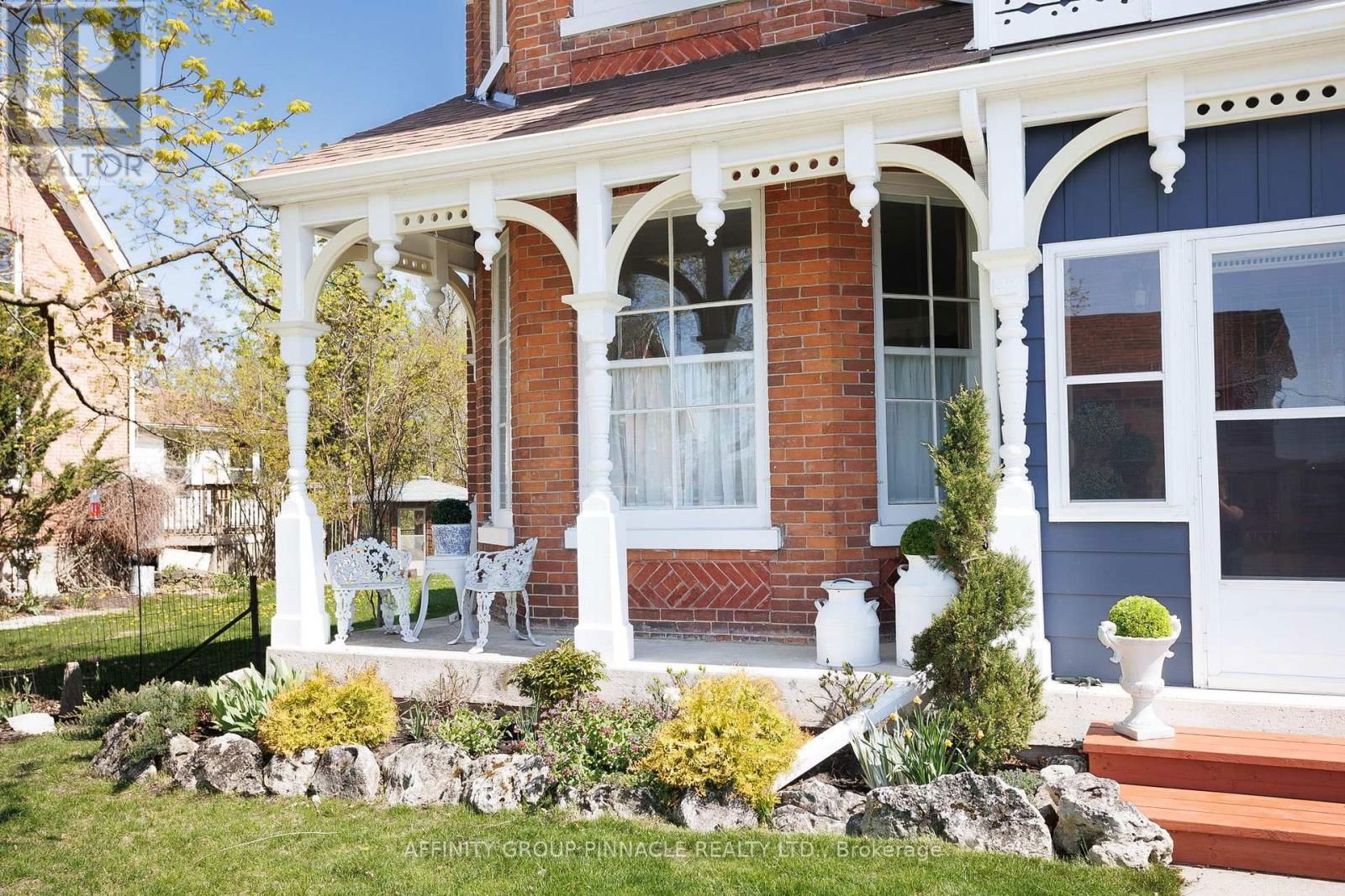 42 OAK STREET Image 3