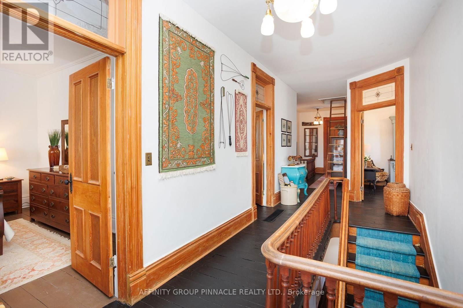 42 OAK STREET Image 30