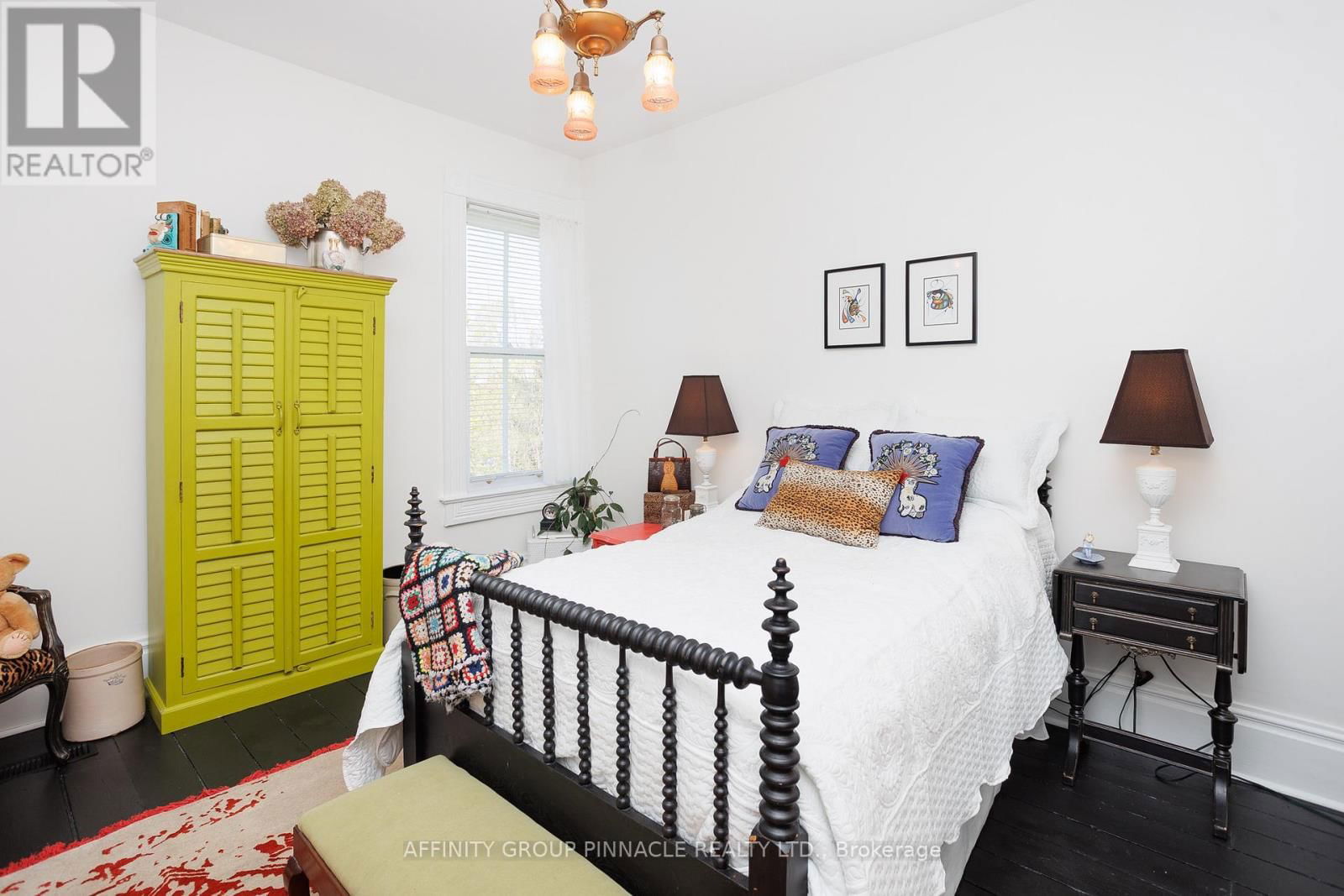 42 OAK STREET Image 31