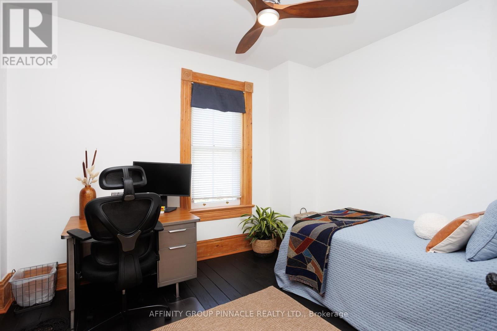 42 OAK STREET Image 35