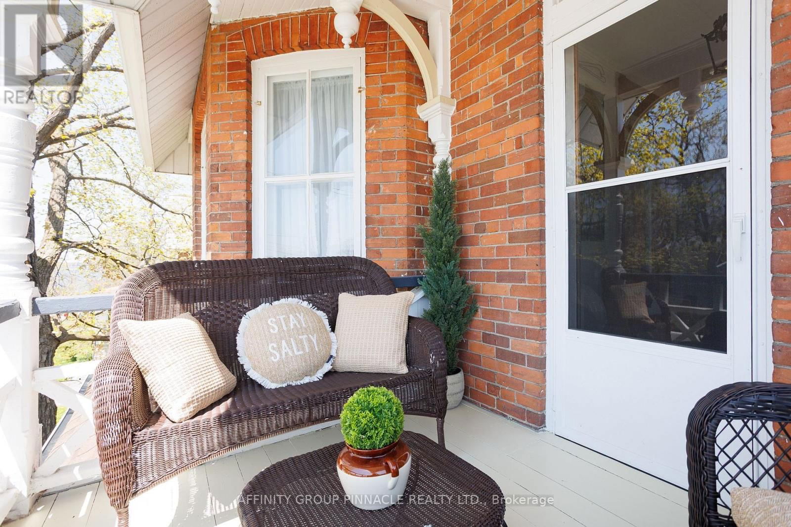 42 OAK STREET Image 39