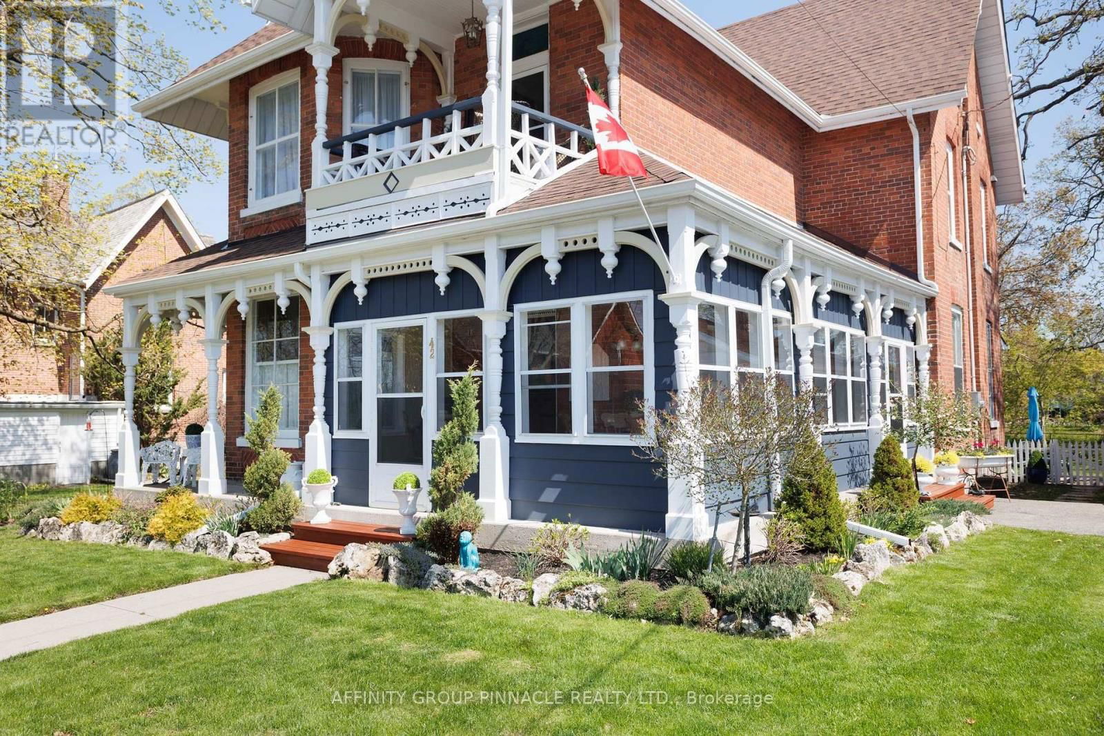 42 OAK STREET Image 4