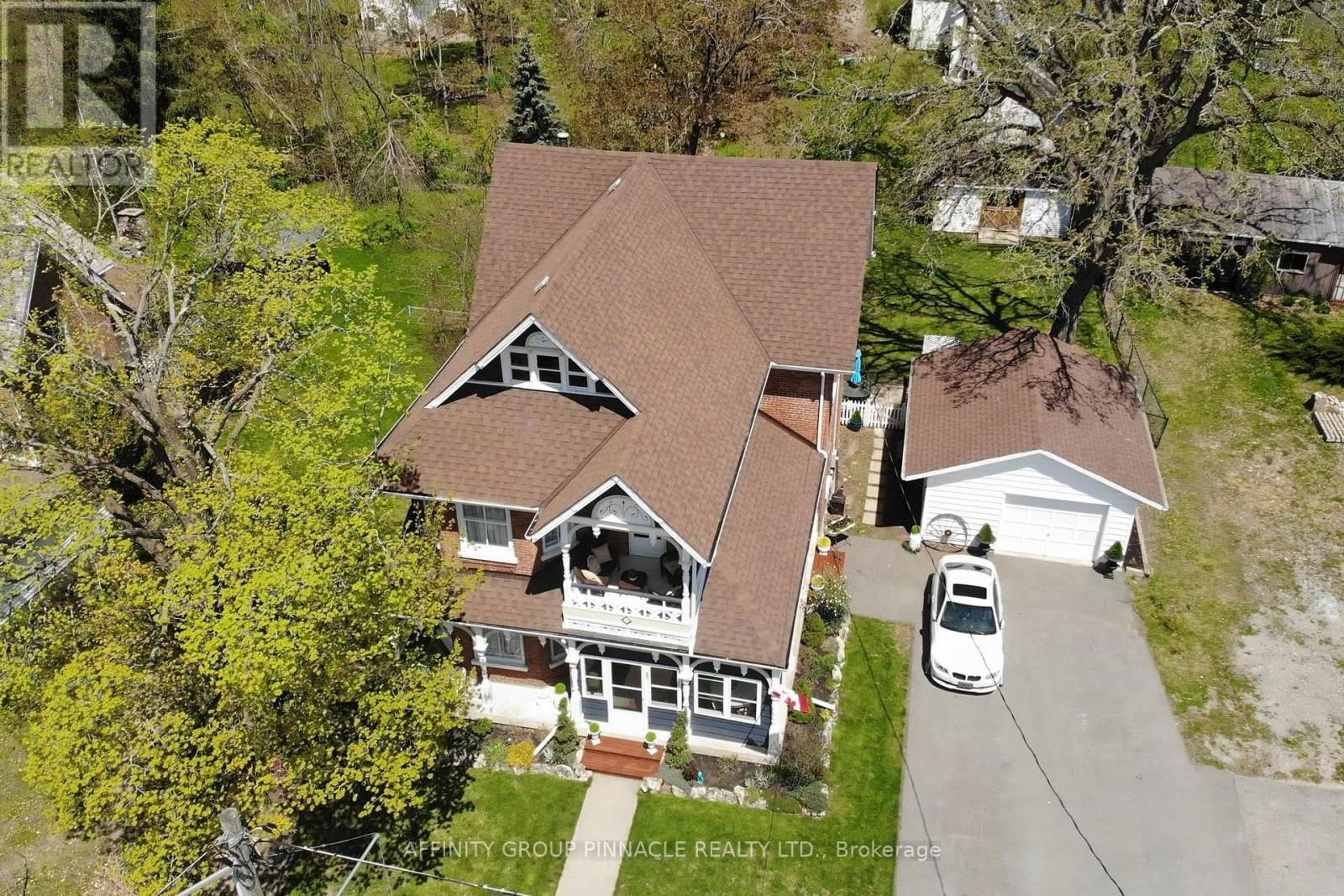 42 OAK STREET Image 45