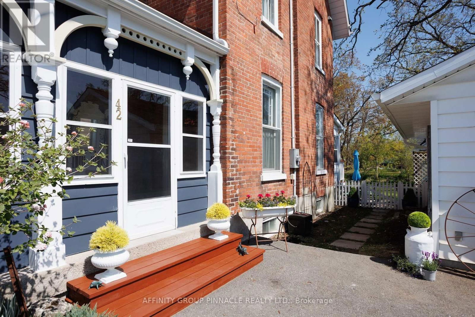 42 OAK STREET Image 5