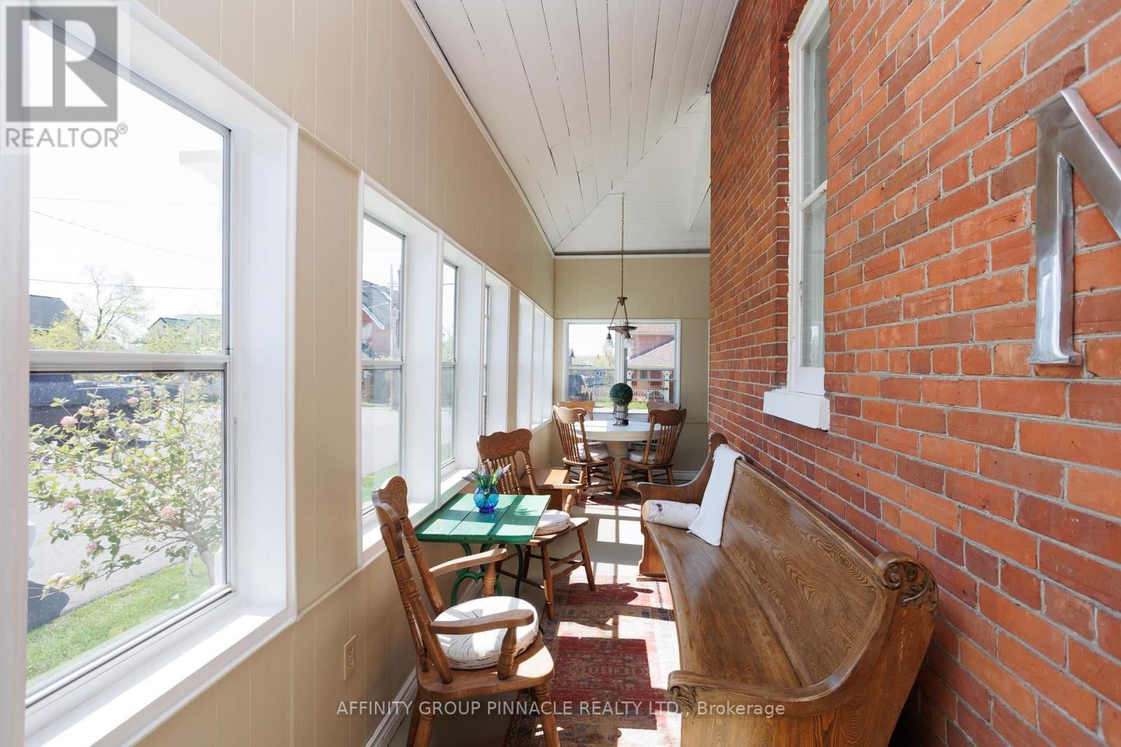 42 OAK STREET Image 7