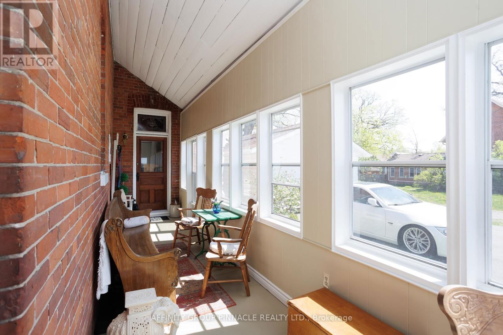 42 OAK STREET Image 8