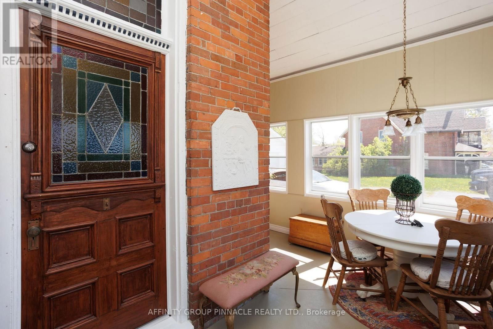 42 OAK STREET Image 9