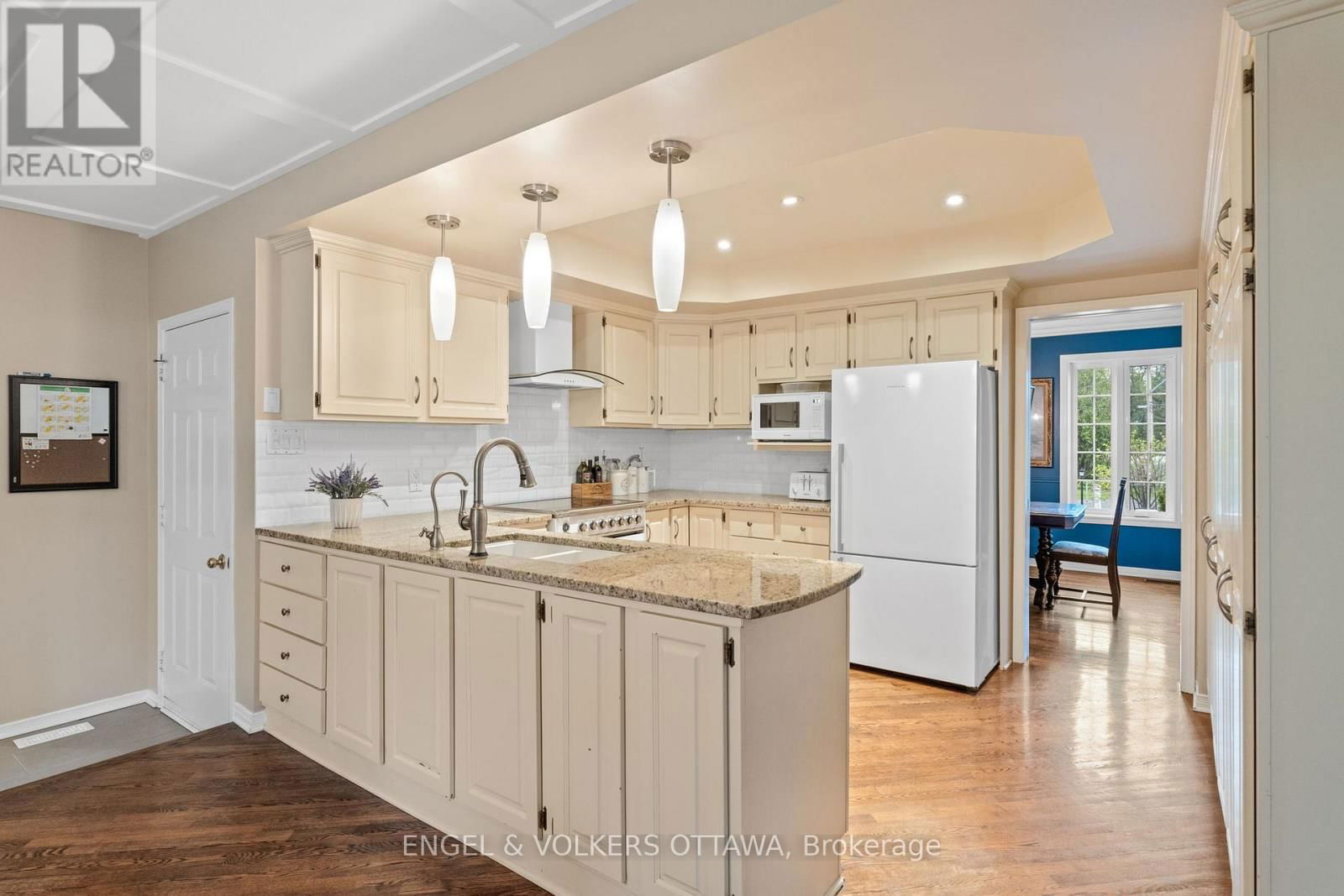 935 FIELDOWN STREET Image 10