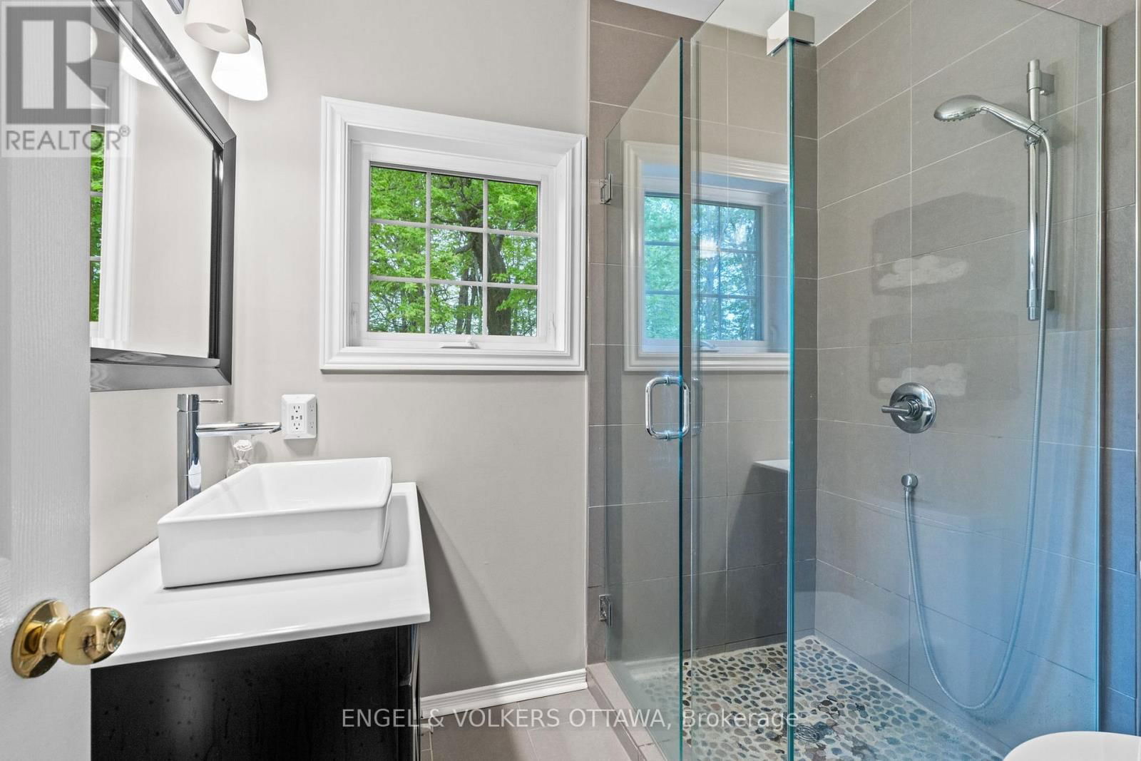 935 FIELDOWN STREET Image 14