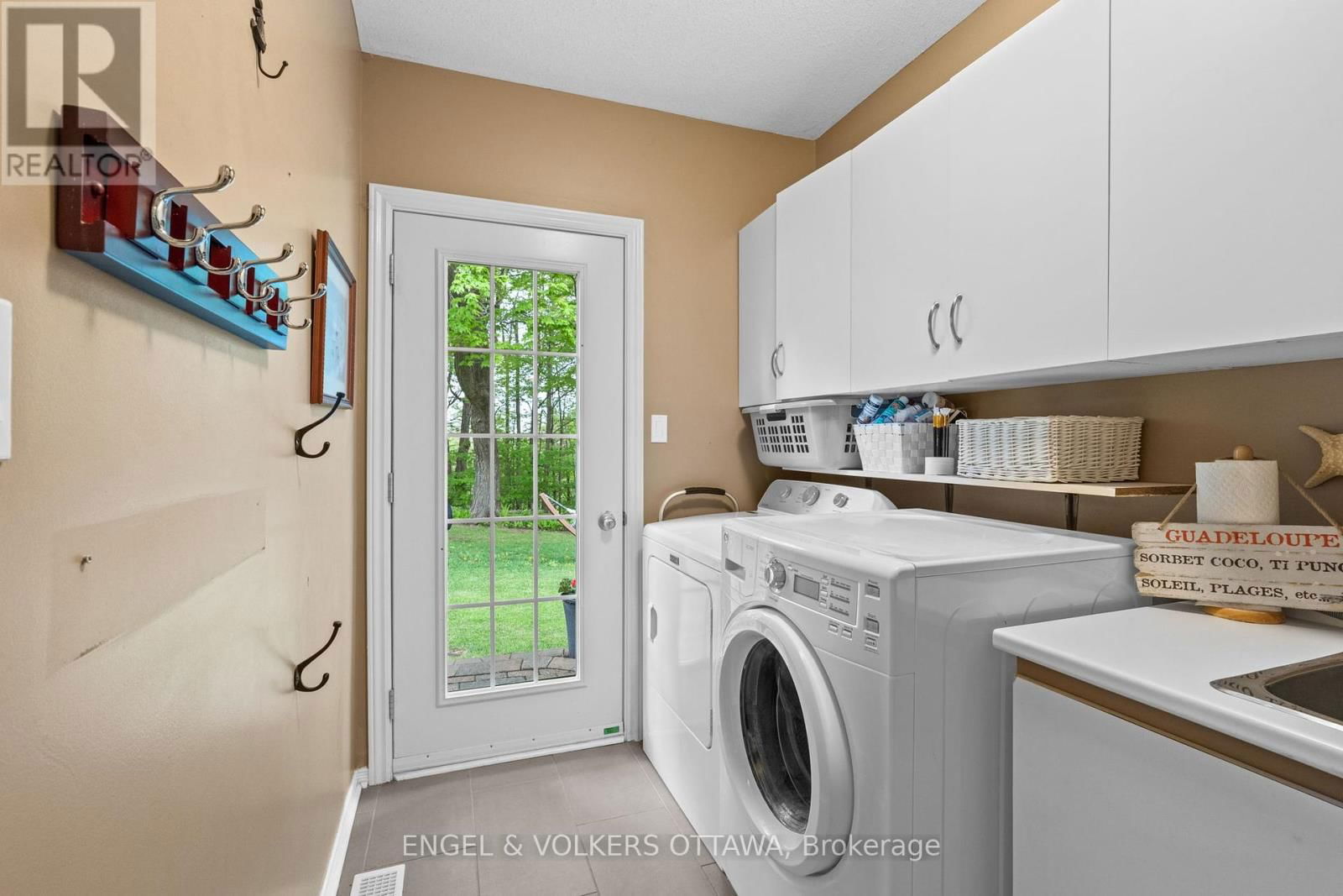 935 FIELDOWN STREET Image 15