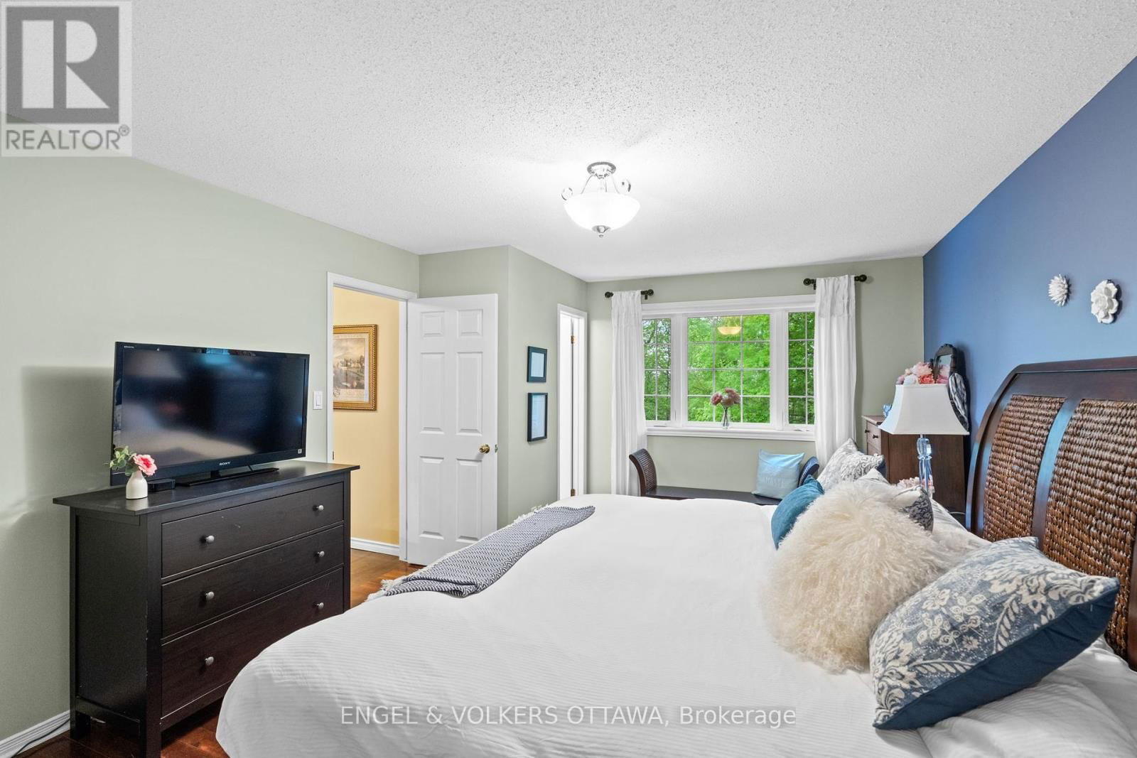 935 FIELDOWN STREET Image 18