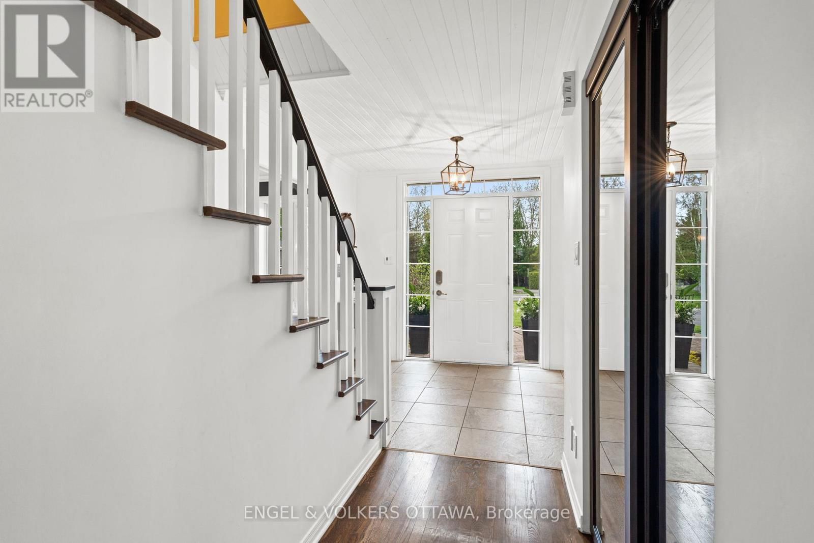 935 FIELDOWN STREET Image 2