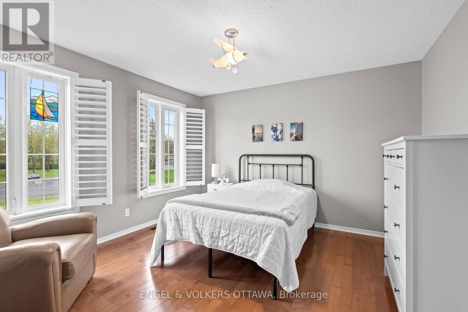 935 FIELDOWN STREET Image 21