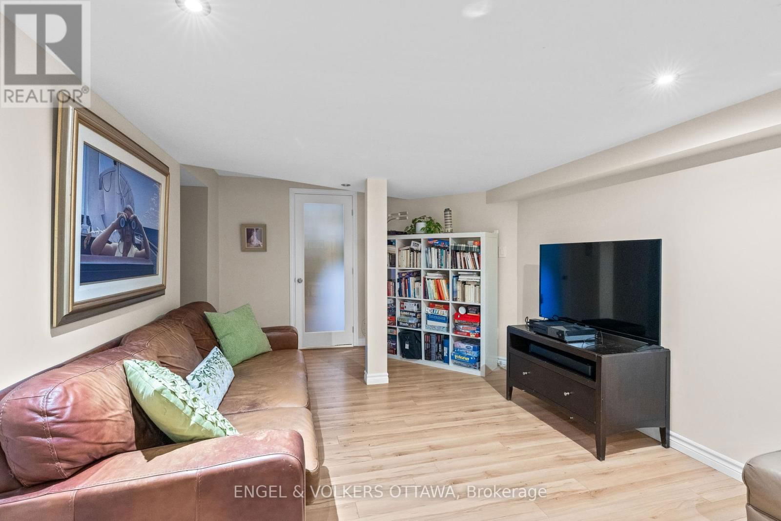 935 FIELDOWN STREET Image 27