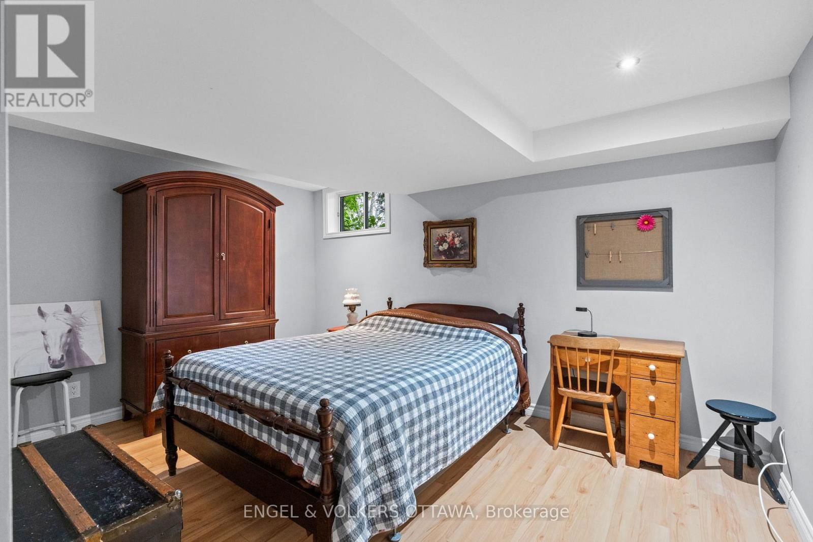 935 FIELDOWN STREET Image 29