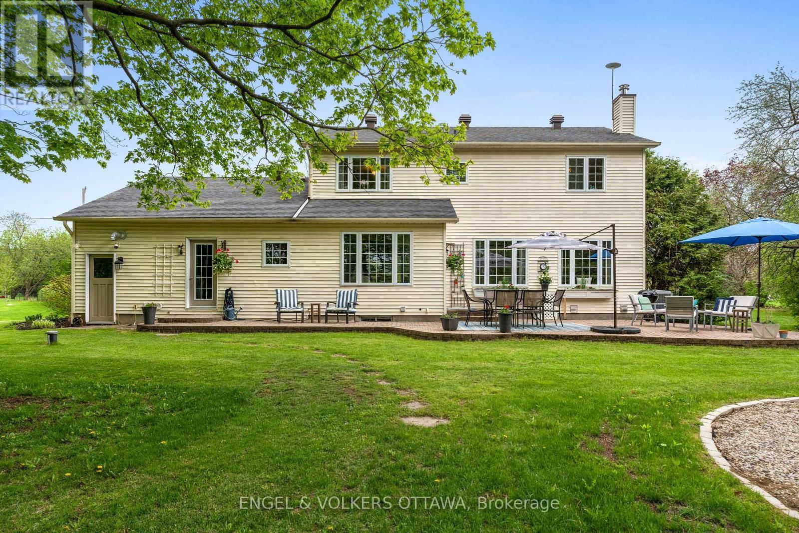935 FIELDOWN STREET Image 32