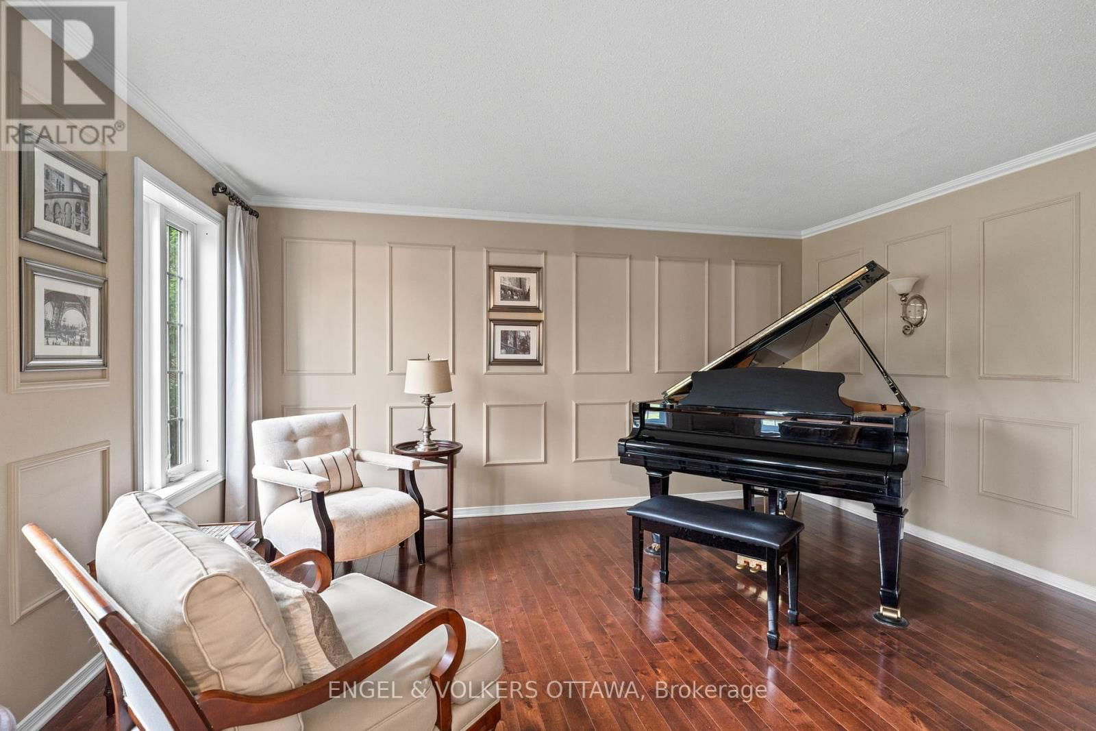 935 FIELDOWN STREET Image 4