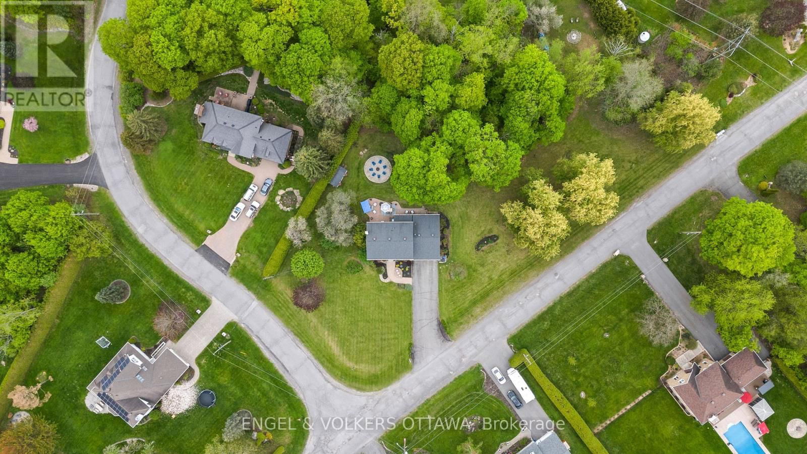 935 FIELDOWN STREET Image 42