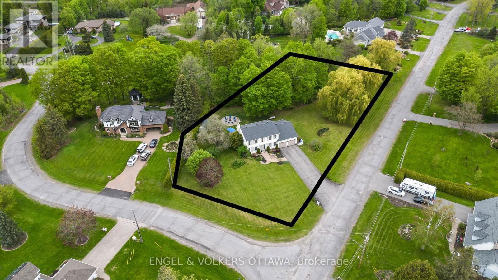 935 FIELDOWN STREET Image 43