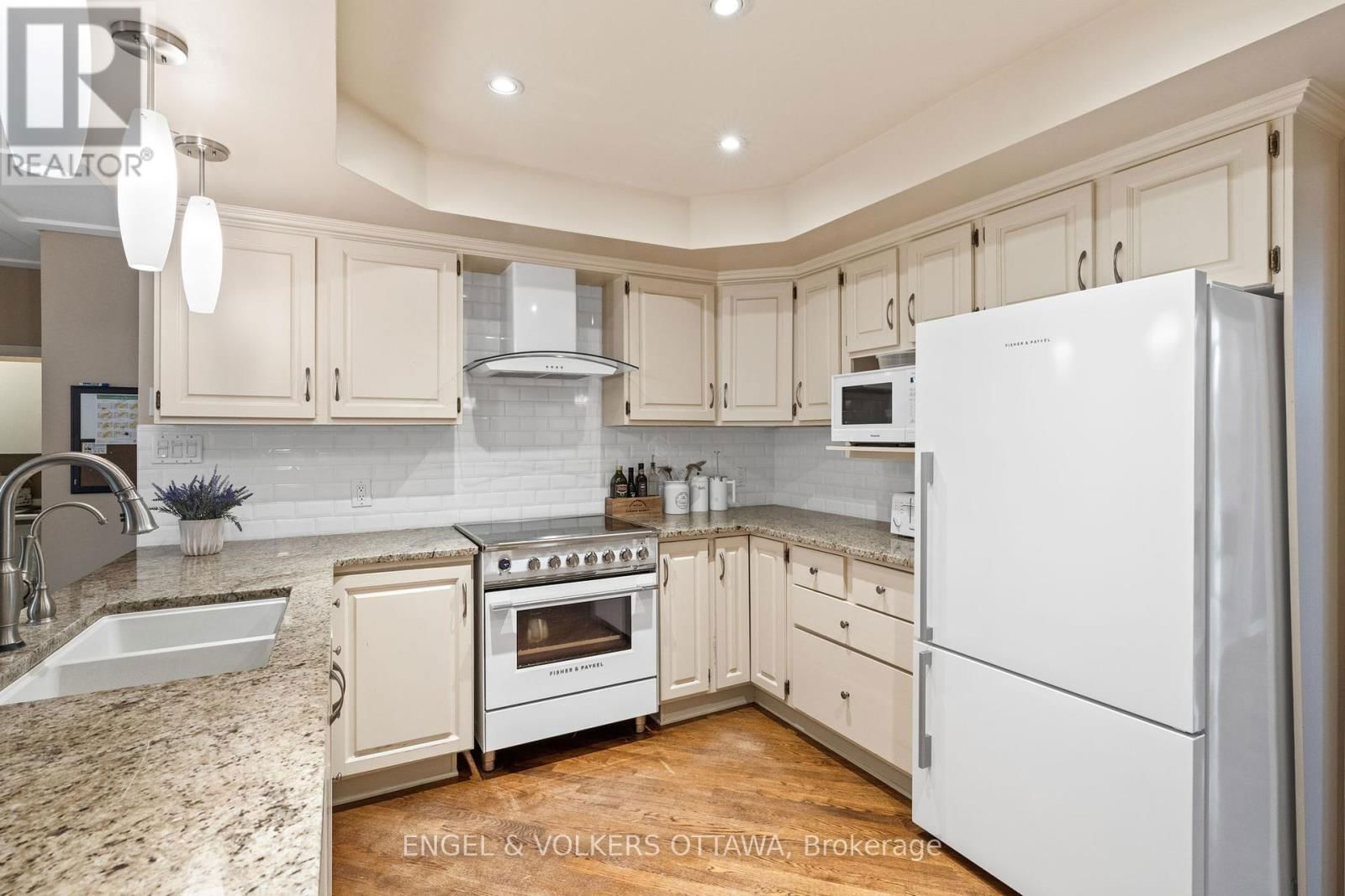 935 FIELDOWN STREET Image 7