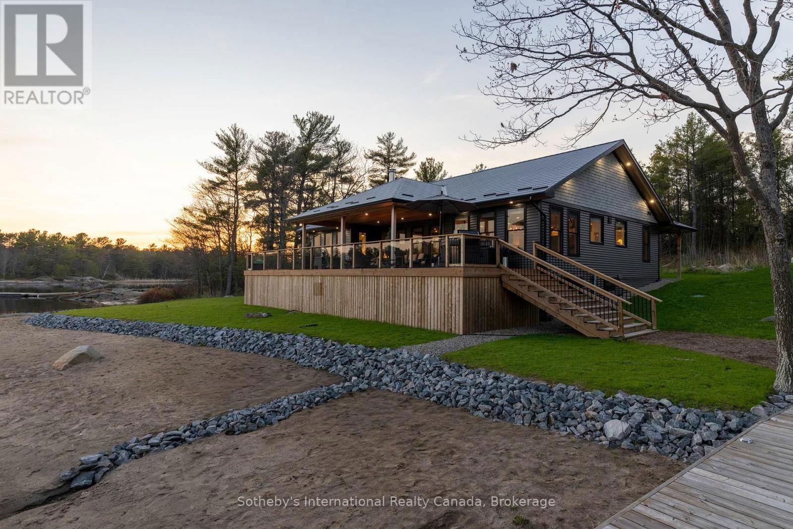 32 A11 ISLAND Image 1