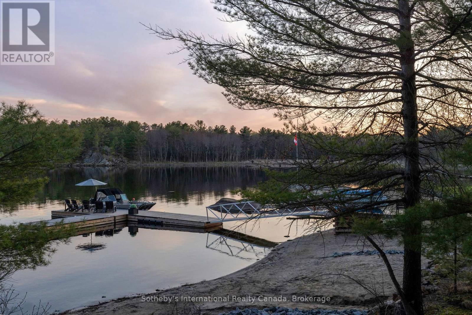 32 A11 ISLAND Image 19