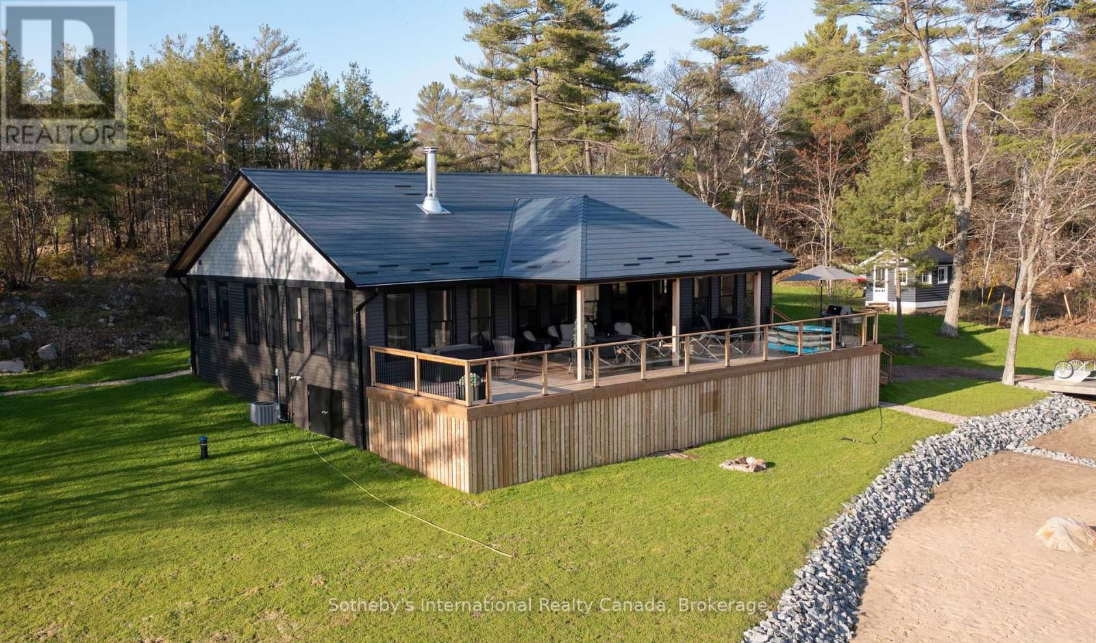 32 A11 ISLAND Image 3