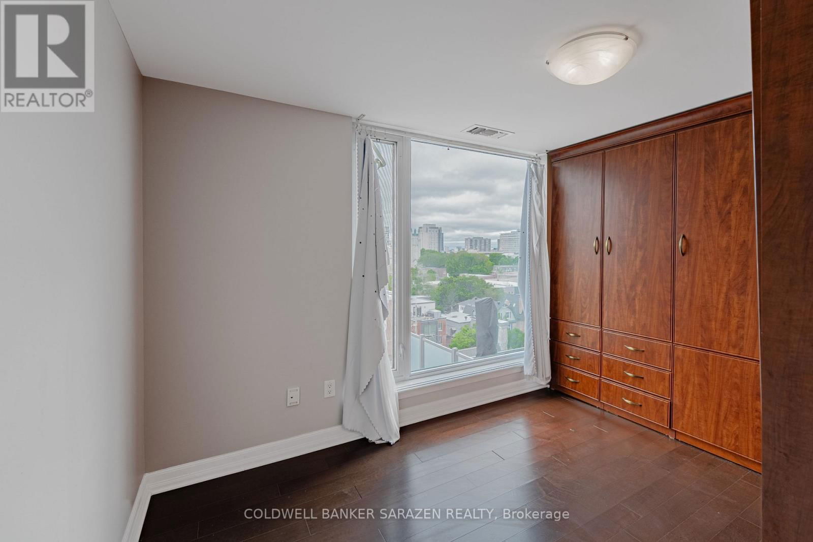 1015 - 238 BESSERER STREET Image 14
