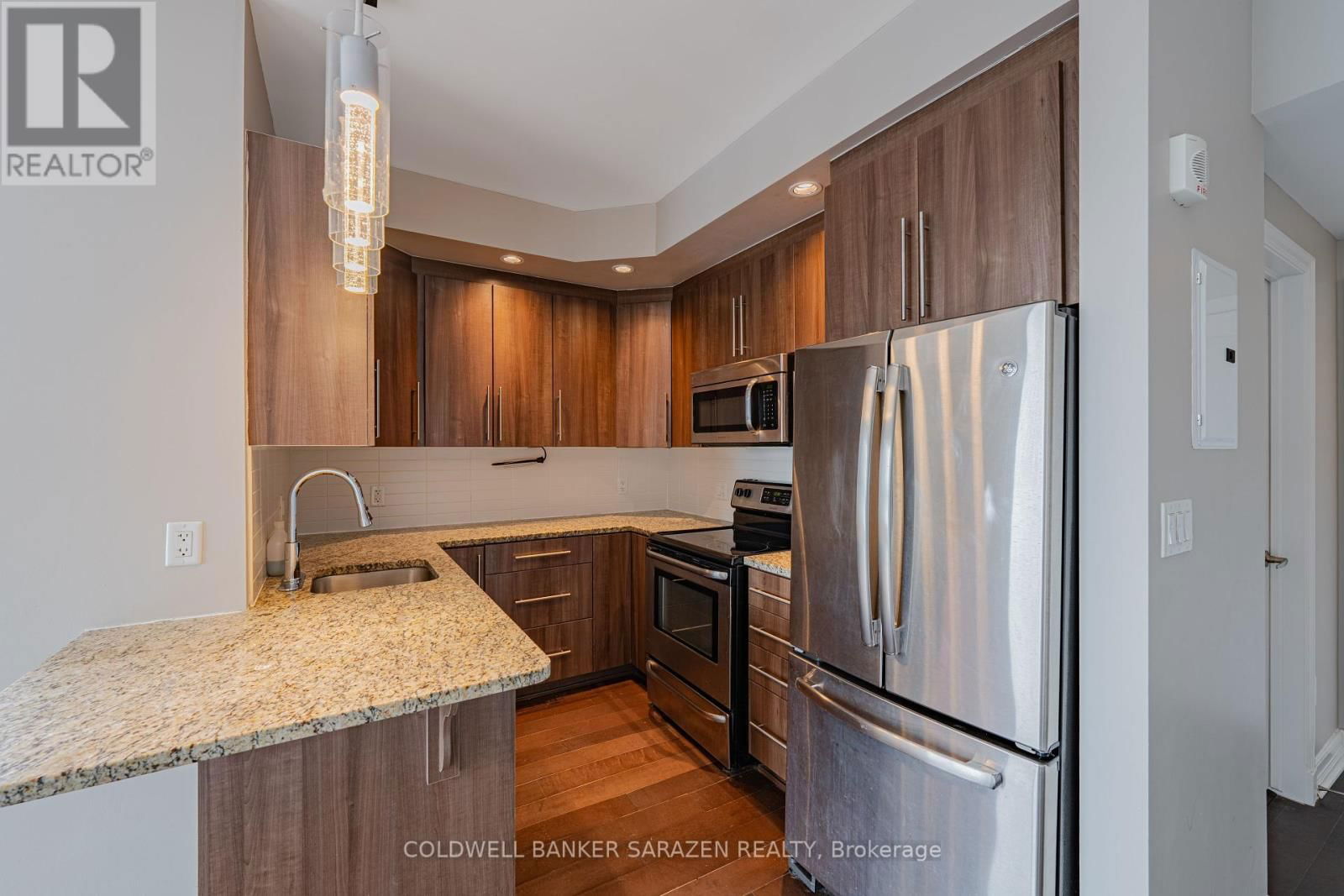 1015 - 238 BESSERER STREET Image 19