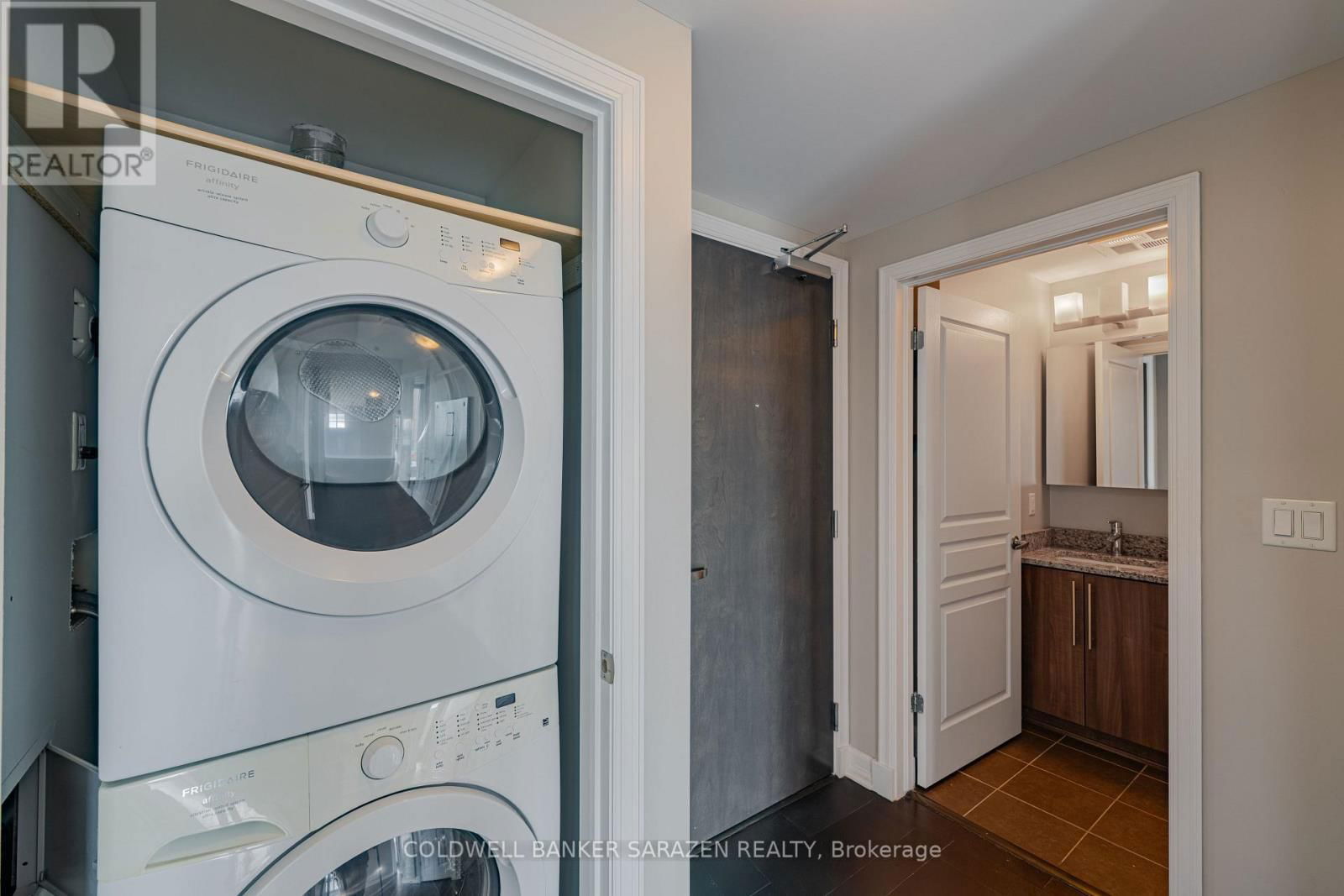 1015 - 238 BESSERER STREET Image 24
