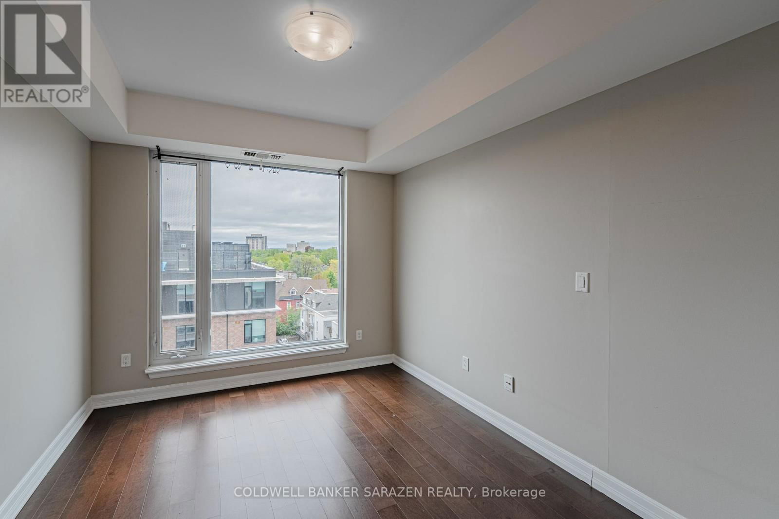 1015 - 238 BESSERER STREET Image 6