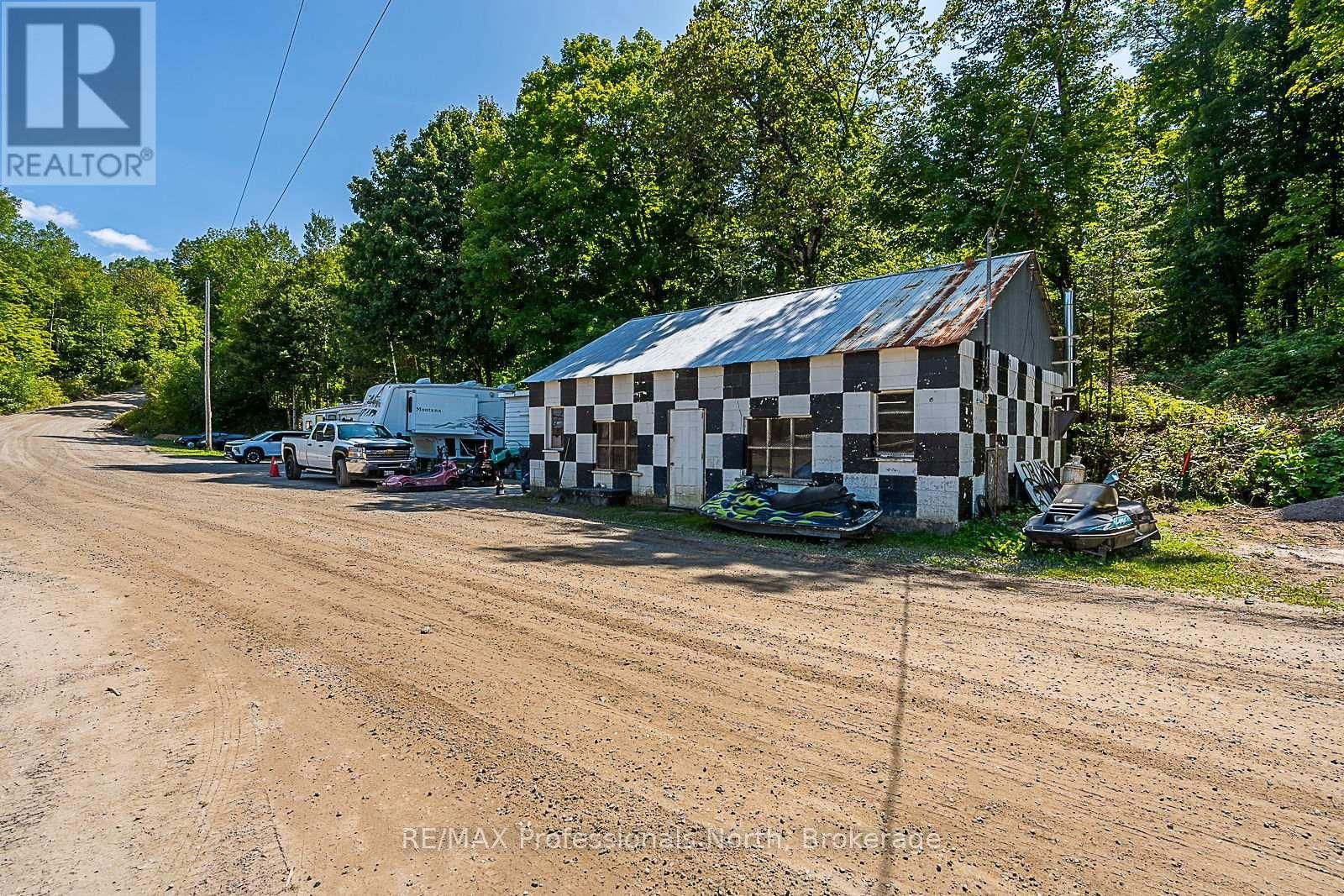 1063 RAVINE ROAD Image 20