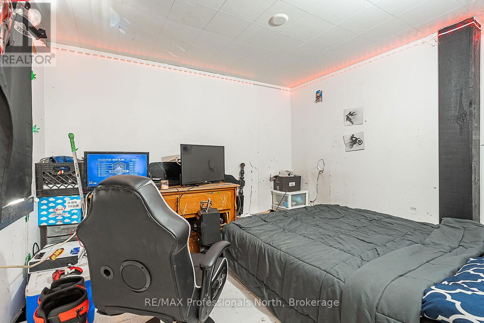 1063 RAVINE ROAD Image 30