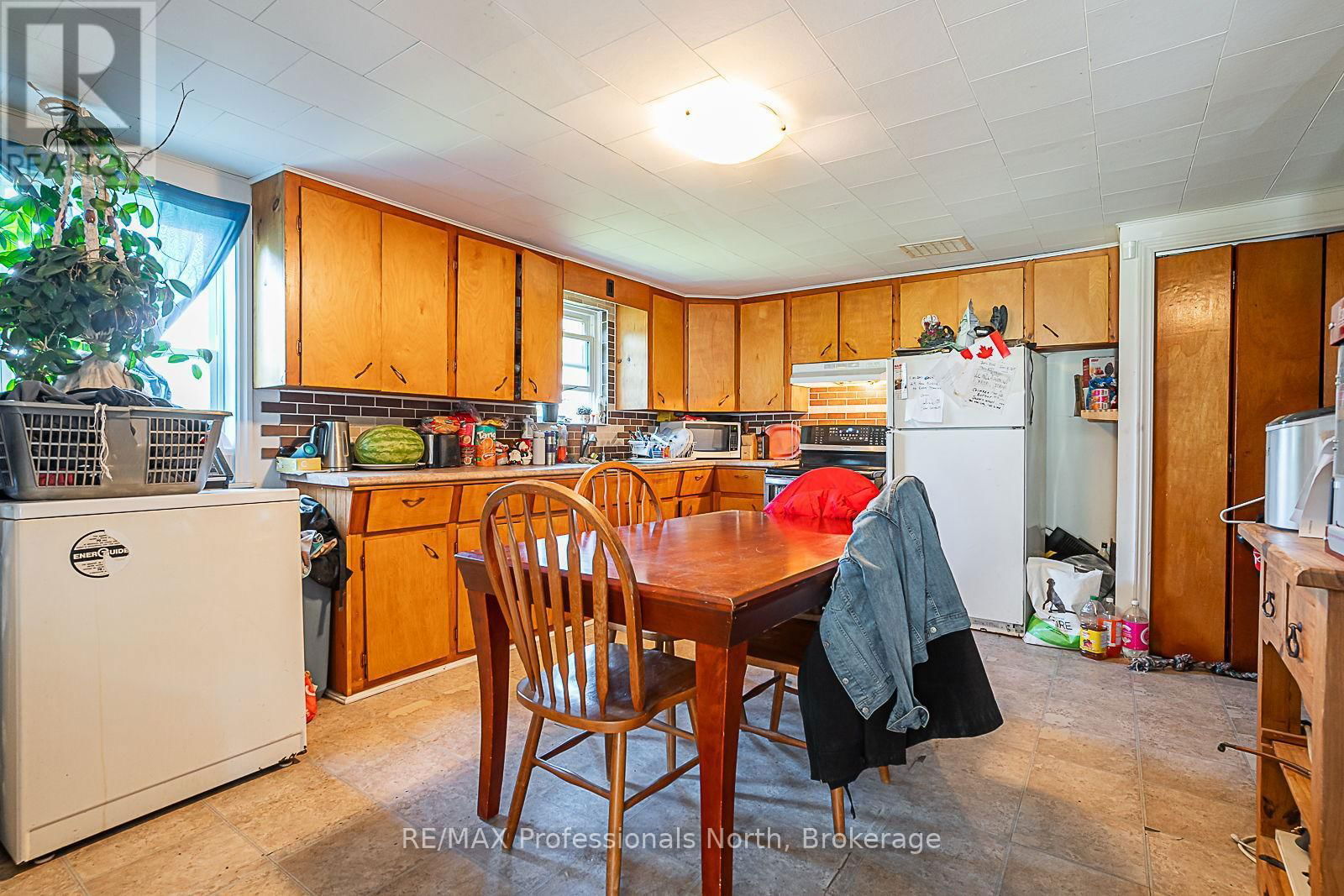 1063 RAVINE ROAD Image 32