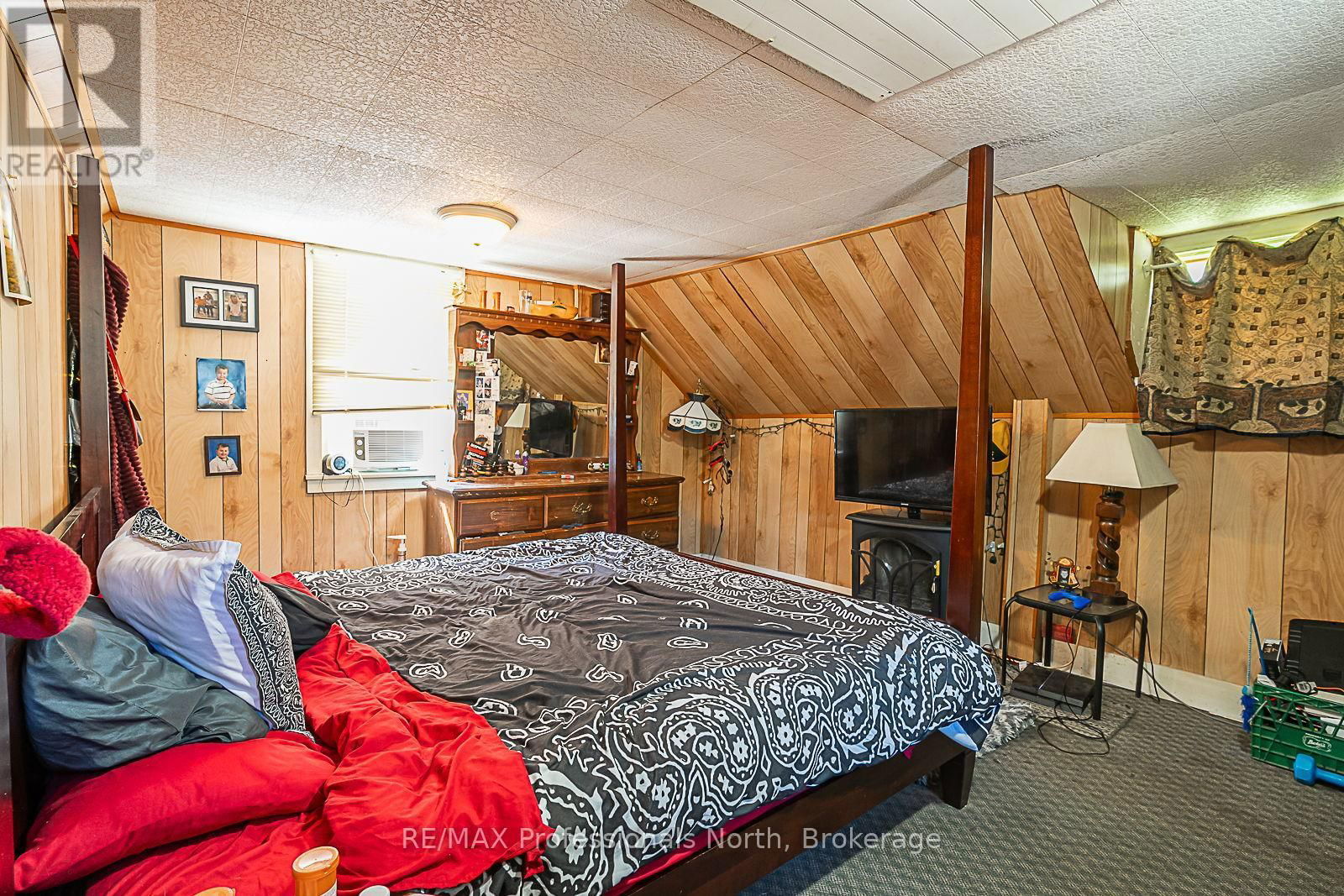 1063 RAVINE ROAD Image 33