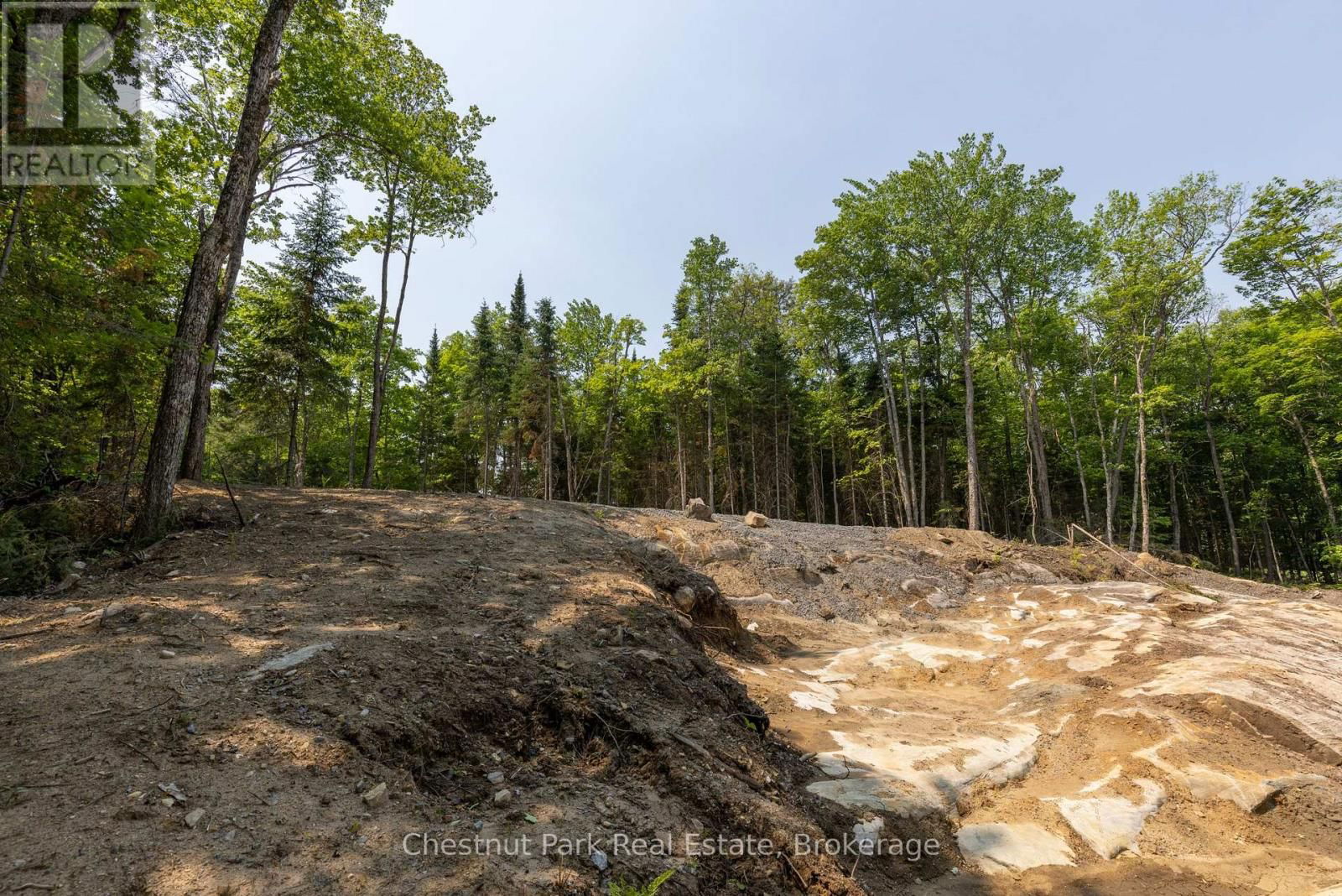 2212 ASPDIN ROAD Image 12