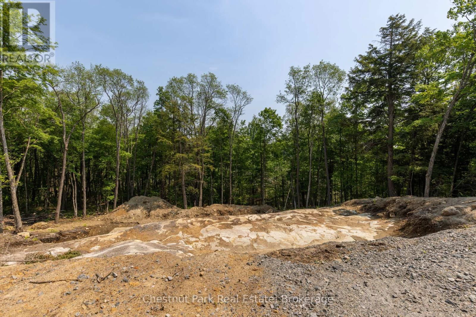 2212 ASPDIN ROAD Image 14