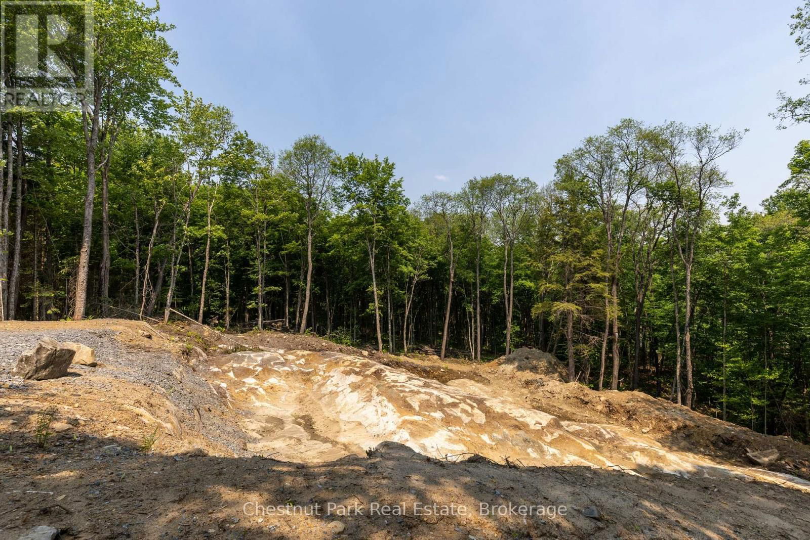 2212 ASPDIN ROAD Image 8
