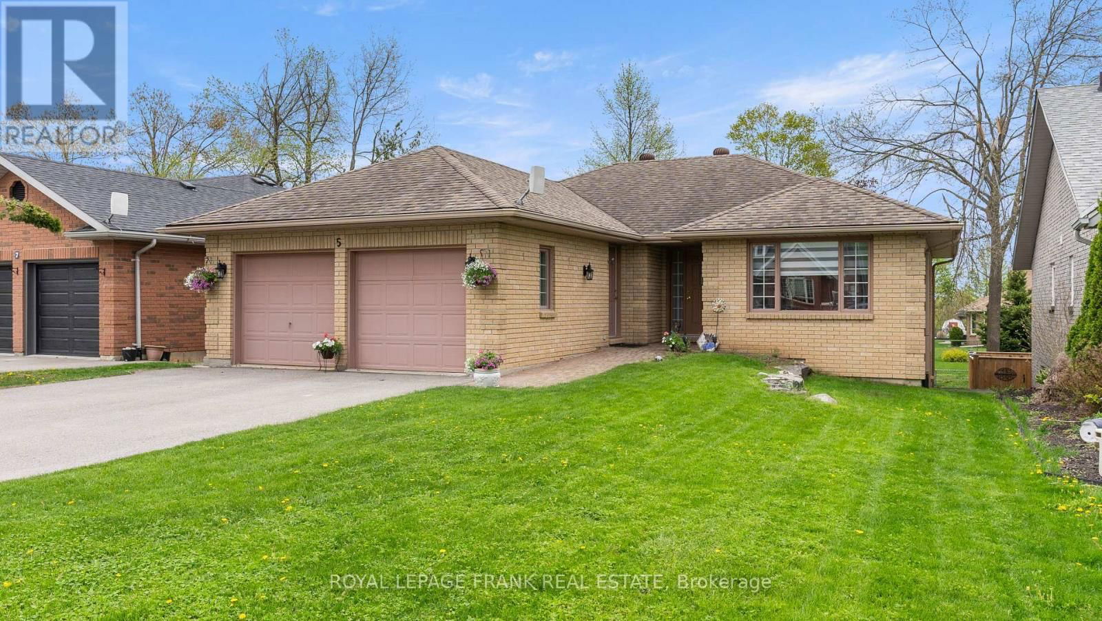 5 HILLVIEW DRIVE Image 1
