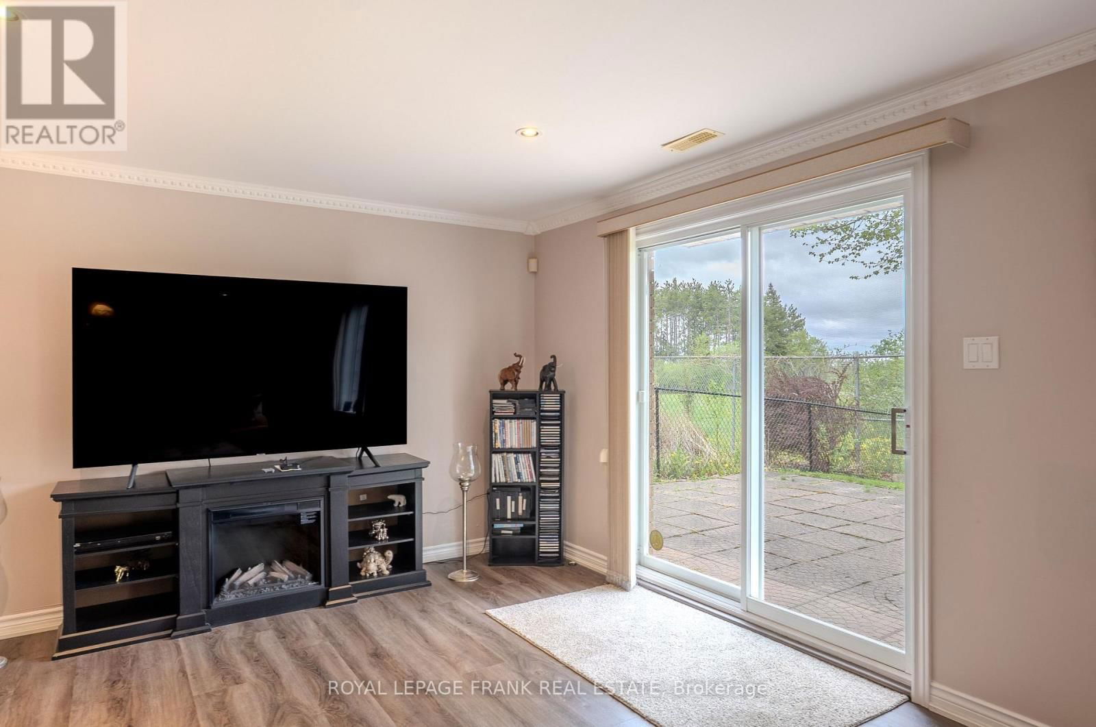5 HILLVIEW DRIVE Image 33