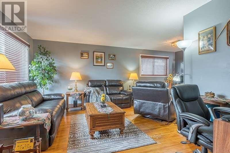 Main - 947 SOUTHLAWN DRIVE Image 4