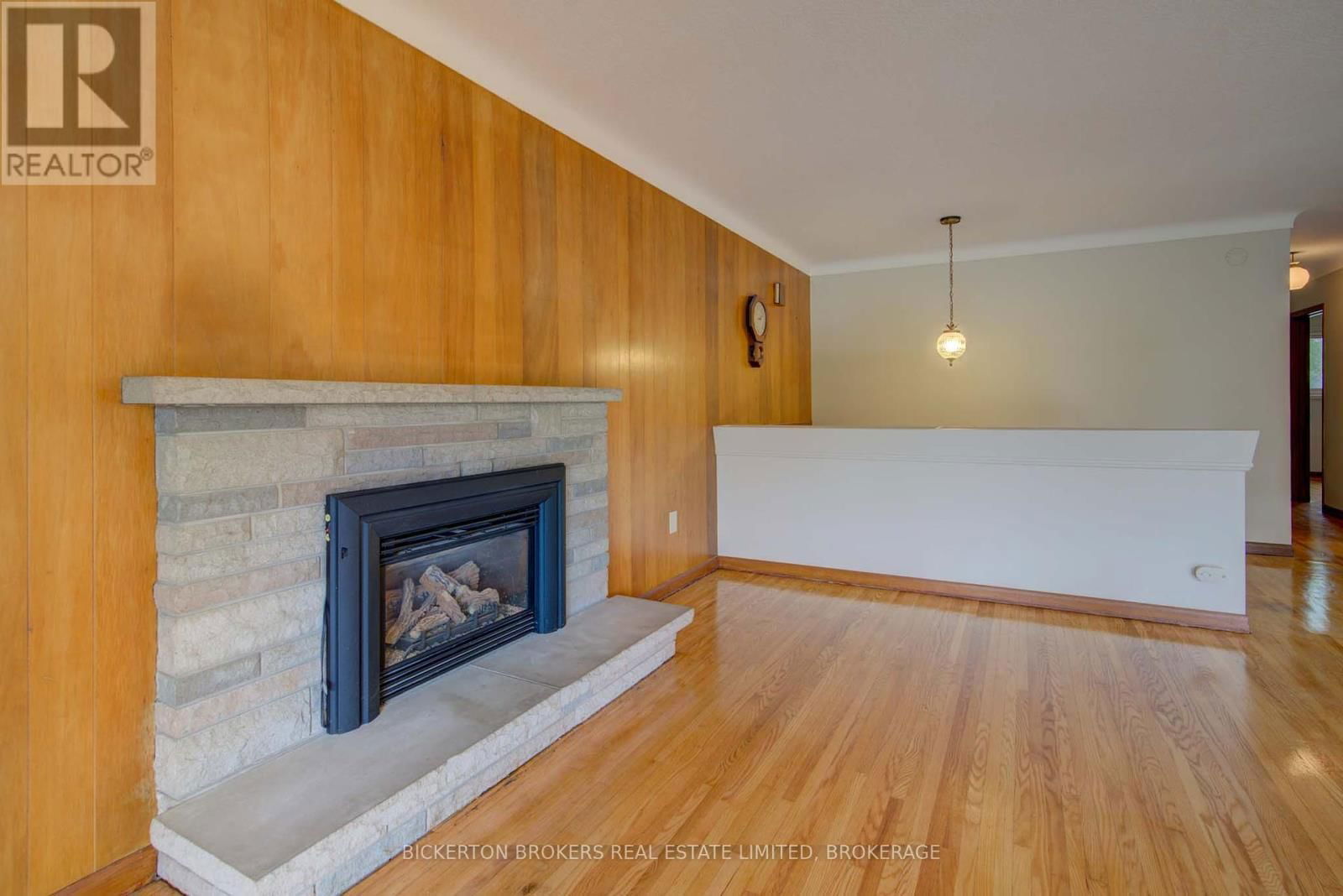 355 ELIZABETH DRIVE Image 12