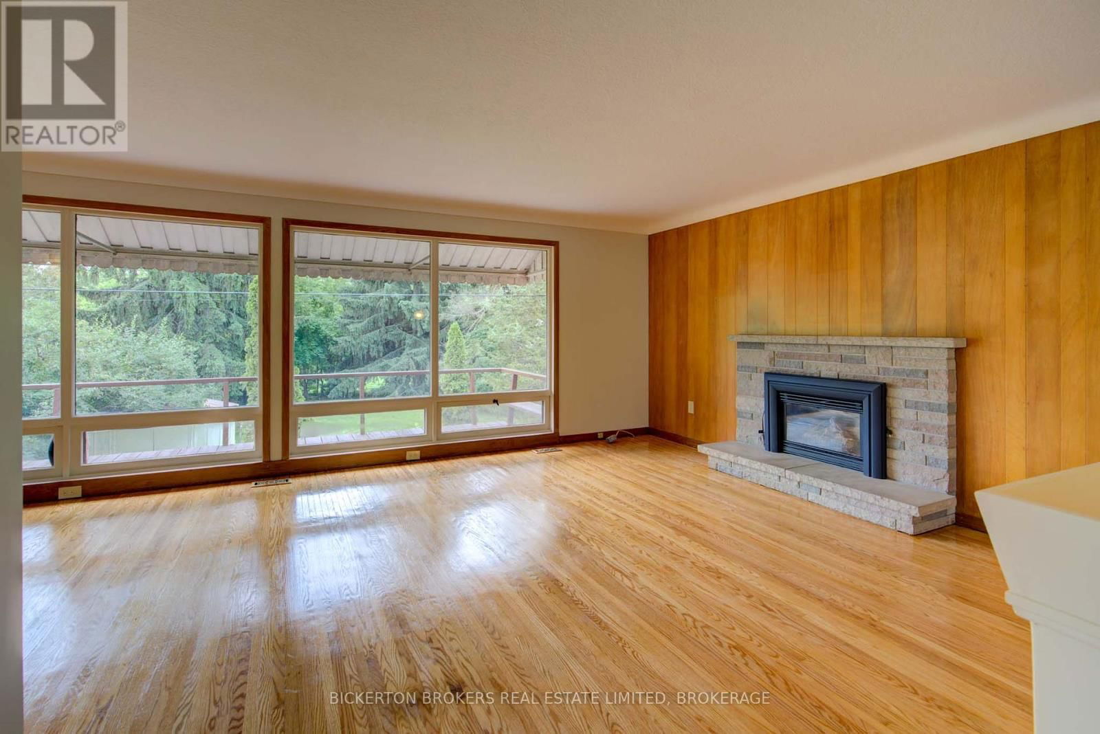 355 ELIZABETH DRIVE Image 13