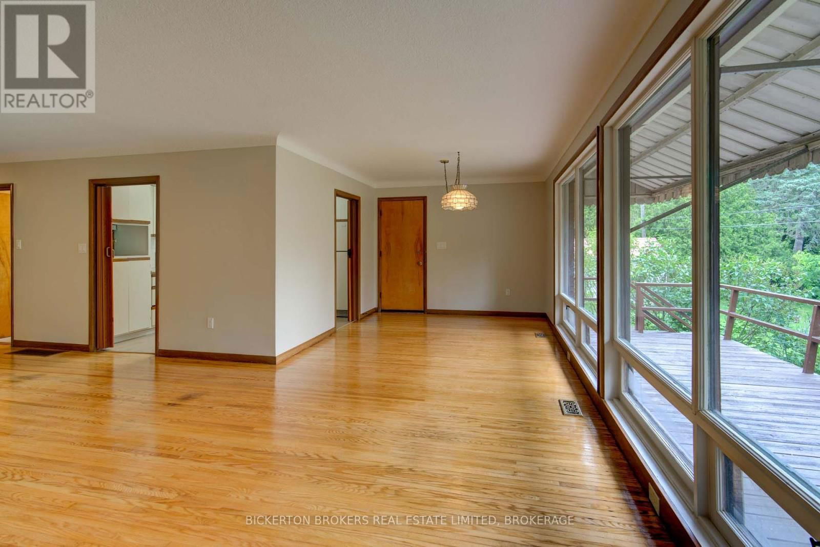 355 ELIZABETH DRIVE Image 14