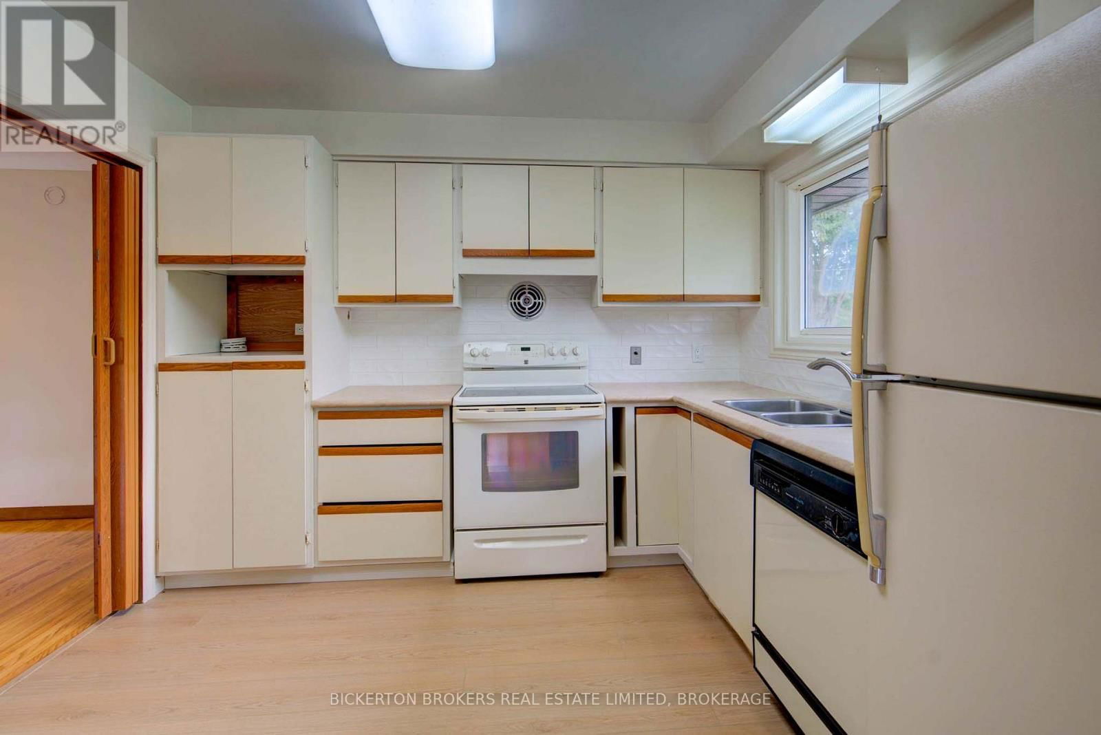 355 ELIZABETH DRIVE Image 19