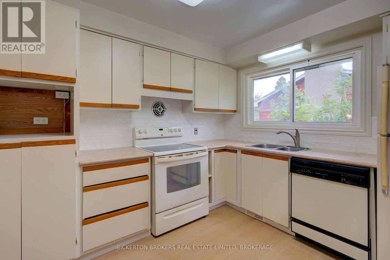 355 ELIZABETH DRIVE Image 20