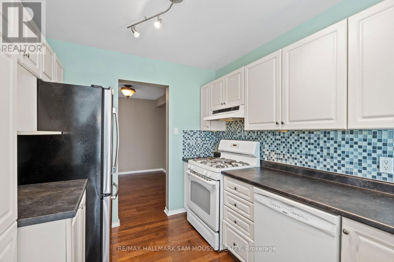 11 HIGHMONT COURT Image 12
