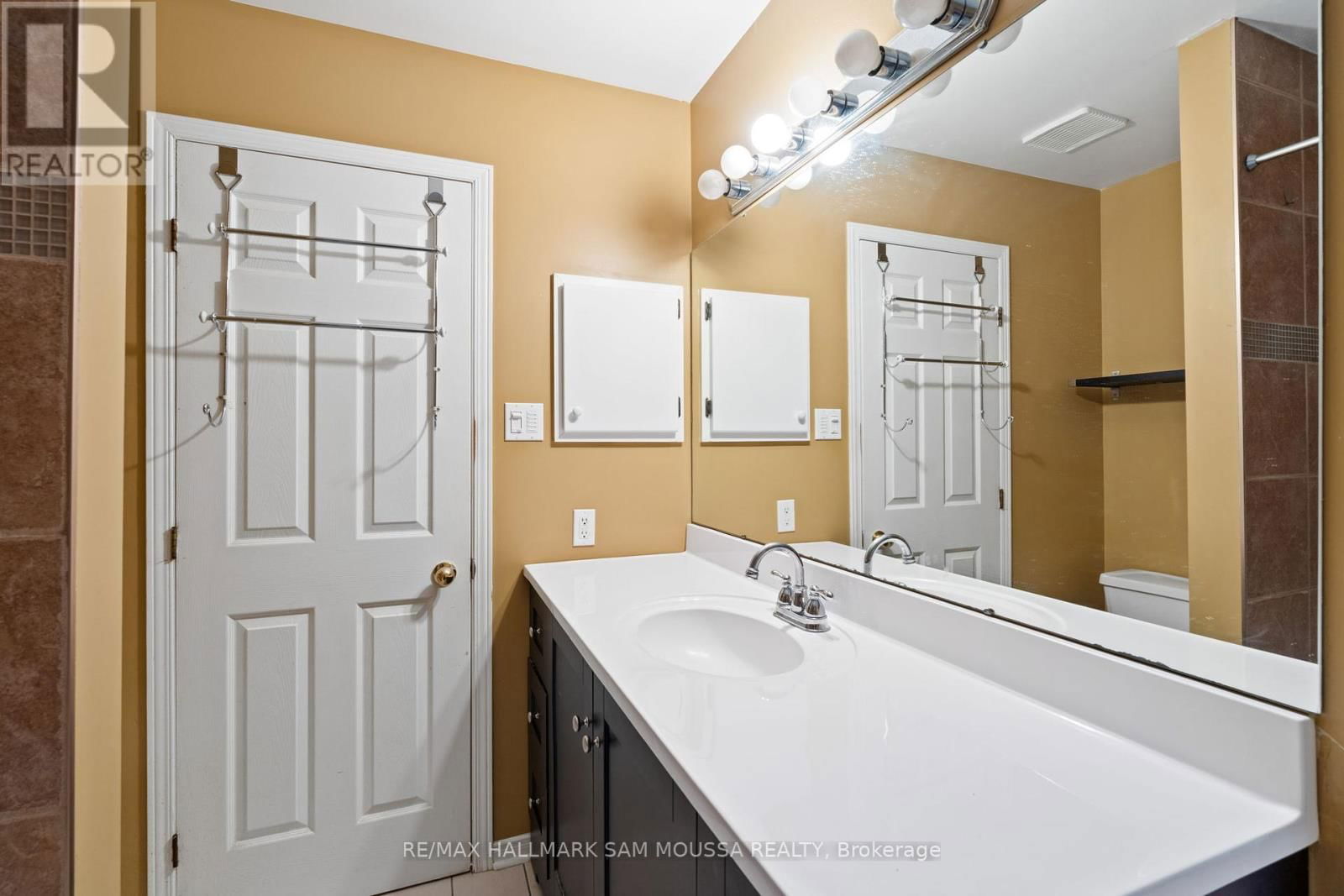 11 HIGHMONT COURT Image 30