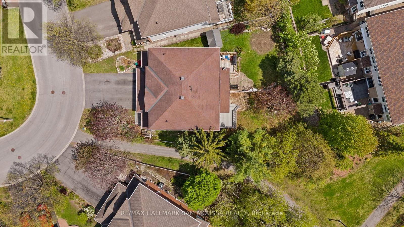 11 HIGHMONT COURT Image 38