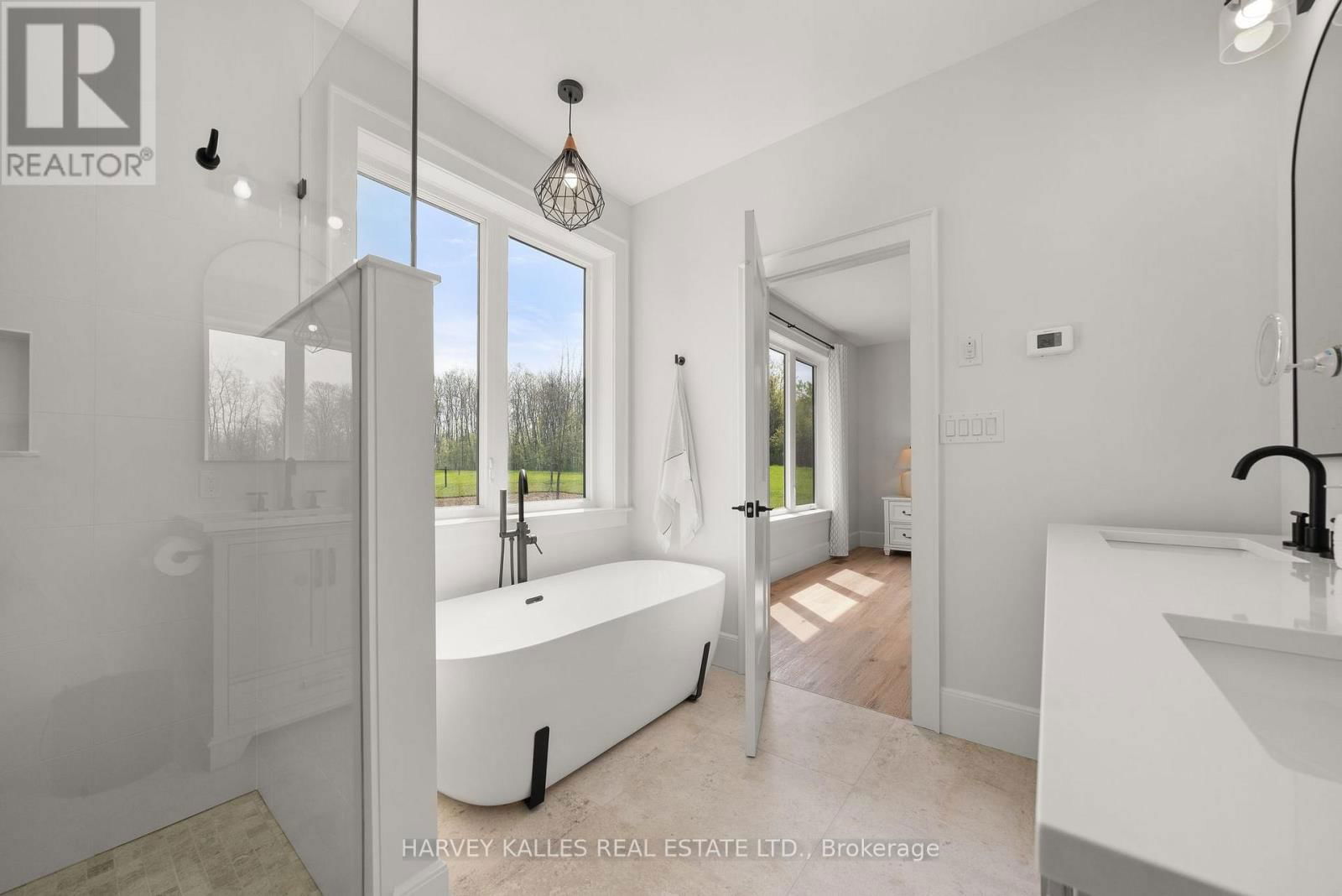 498 MACKENZIE ROAD Image 18
